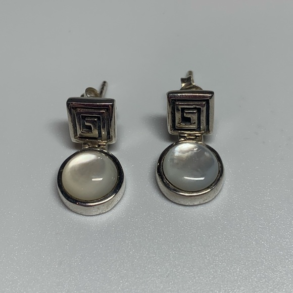 Silpada VERY RARE Petite Sterling Greek Key & Mother of Pearl Post Earrings - Picture 7 of 16